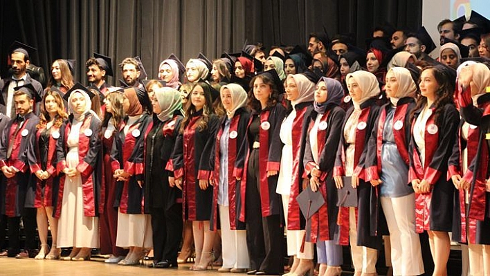 Fırat Üniversitesi 34. Dönem Tıp Mezunlarını Uğurladı