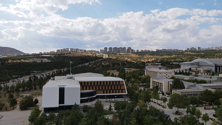 Fırat Üniversitesi Dünyanın En Genç Üniversiteleri Arasında