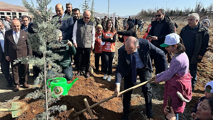 Fırat Üniversitesi'nde 50'nci Yıl Hatıra Ormanı Oluşturuldu