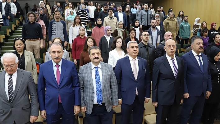 Fırat Üniversitesi'nde Cumhuriyet Bayramı nedeniyle konferans düzenlendi