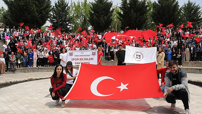 Fırat Üniversitesi'nde Görkemli Gençlik Yürüyüşü