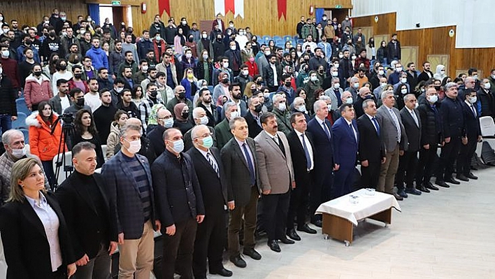  Fırat Üniversitesi'nde 'Pandemi ve Turkovac Aşı'  Konulu Konferans Düzenlendi