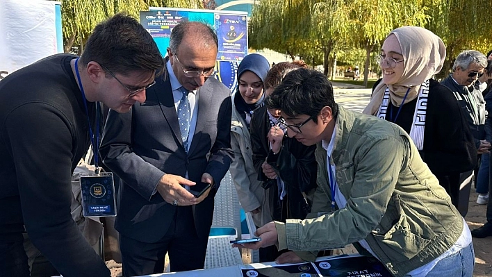 Fırat Üniversitesi öğrenci toplulukları tanıtım günleri düzenledi