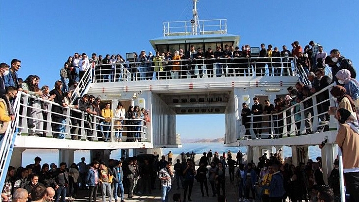 Fırat Üniversitesi, Öğrencilerine Keban Baraj Gölünü Gezdirdi