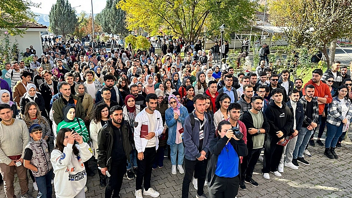 Fırat Üniversitesi Öğrencileri Palu'yu Gezdi