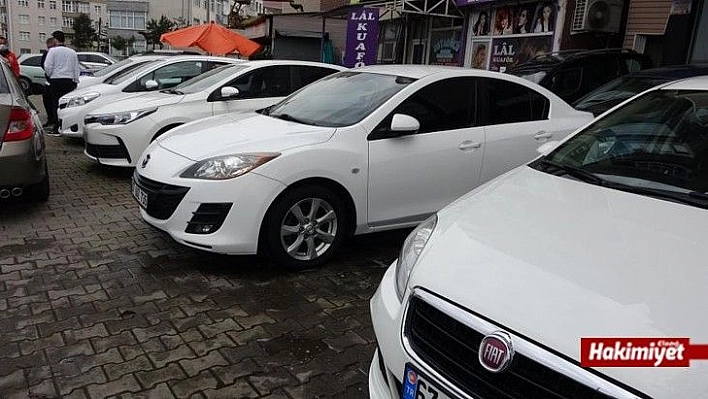 Fiyatları anormal şekilde artan ikinci el otomobiller elde kalıyor