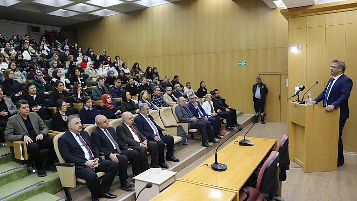 FÜ'de 'Atatürk'ün İleri Görüşlülüğü' konferansı