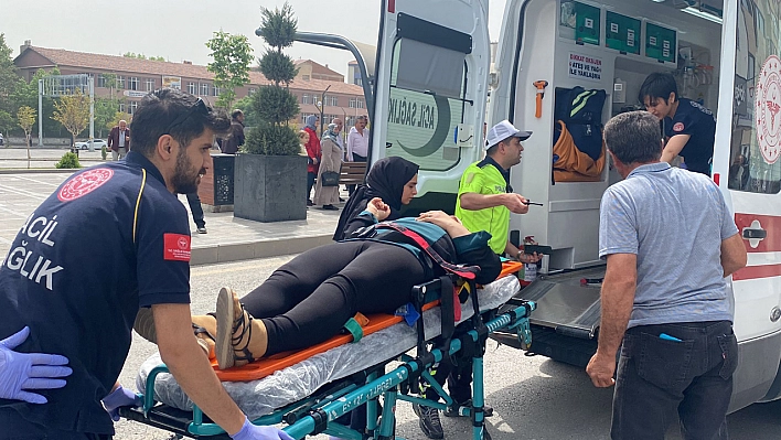 Gazi Caddesi'nde Bir Kadına Motosiklet Çarptı