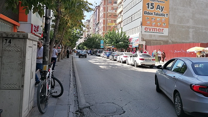 Gazi Caddesi yine bildiğimiz gibi