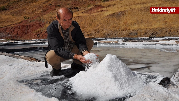 Geleneksel yöntemlerle çıkarılan kaya tuzu büyük rağbet görüyor