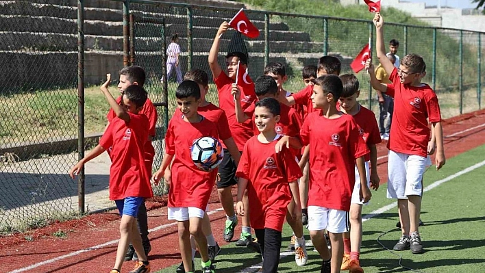 Genç'te Yaz Spor Okulları'nın açılışı yapıldı