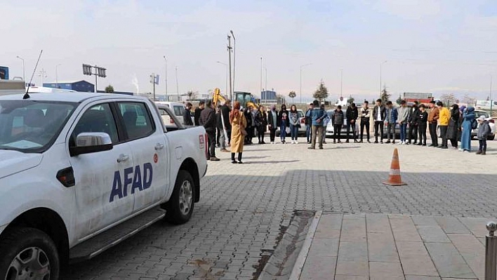 Gençler arama kurtarmayı yerinde öğrendi