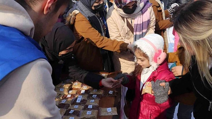 Gençler karda hayvanları unutmadı