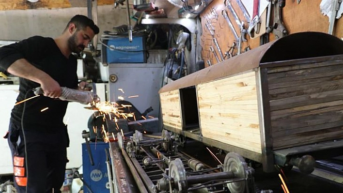 Gerçekleştiremediği hayalini yaptığı maket trenlerde yaşatıyor