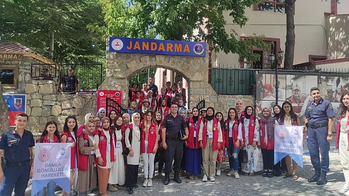 Gönüllü gençler jandarmayla bir araya geldi