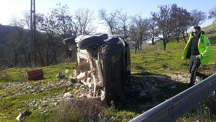 Hafif Ticari Araç Takla Attı: 7 Yaralı