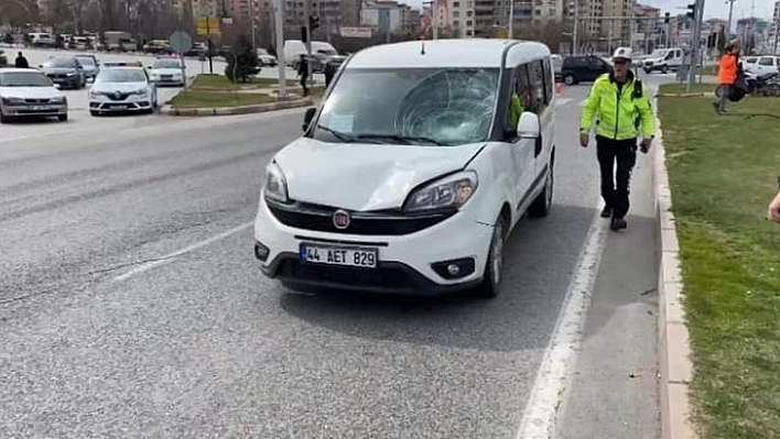 Hafif Ticari Aracın Çarptığı Yaşlı Adam Hayatını Kaybetti