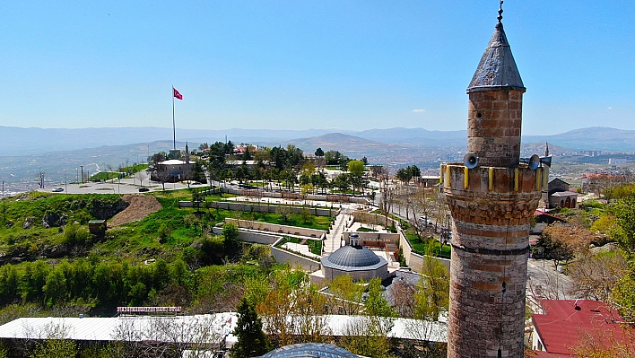 Harput İlkbaharın Gelişiyle Farklı Bir Güzelliğe Büründü