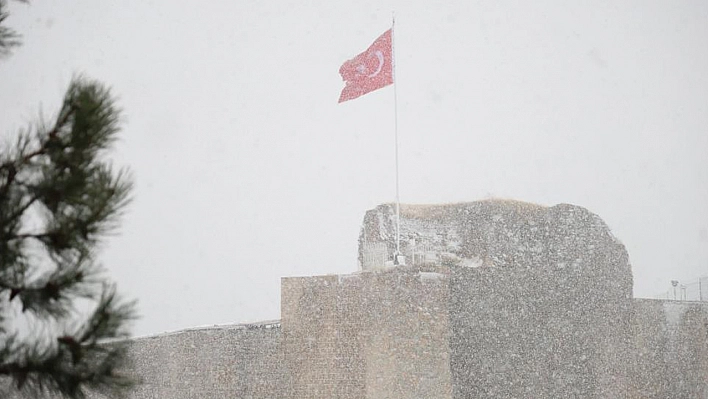 Harput'ta Göz Gözü Görmüyor!