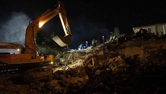 Hayat sitesinde umutlu bekleyiş: 6. günde enkazda yaşam izi