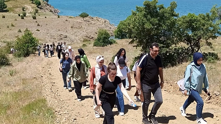 Hazar Gölü Civarında Doğa Yürüyüşü Düzenlendi