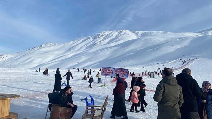 Hazarbaba Kayak Merkezinde Ziyaretçi Yoğunluğu