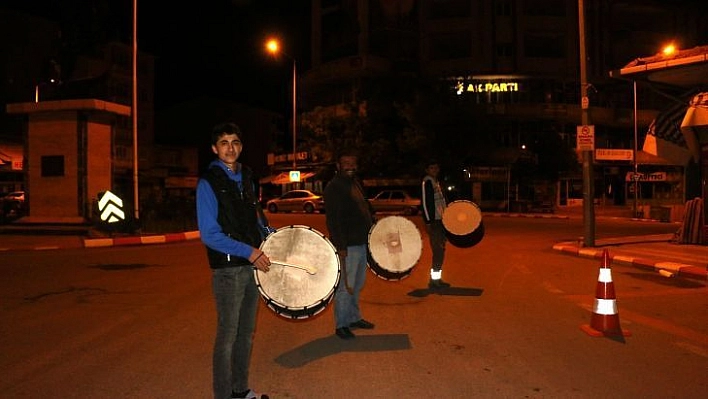 Hekimhan'da sahur davulu geleneği devam ediyor