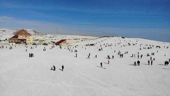 Hesarek Kayak Merkezi'nde hafta sonu yoğunluğu