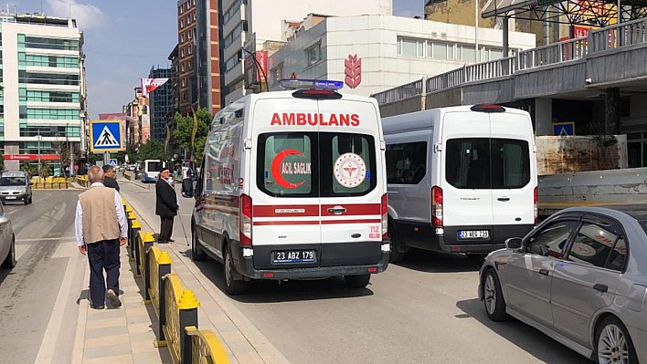 Hürriyet Caddesi'nde Bir Kadına Otomobil Çarptı!