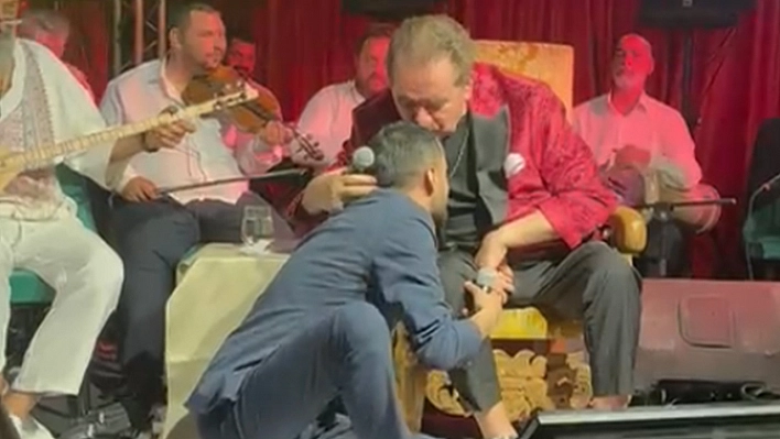 İbrahim Tatlıses'ten Elazığlı hemşehrimize övgü dolu sözler