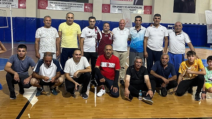 İçme Köyü'nde düzenlenen voleybol turnuvası beğeni topluyor