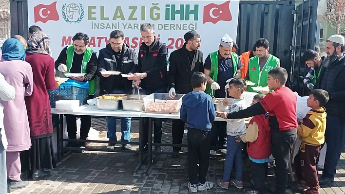 İHH'dan Depremzedelere Sıcak Yemek ve Sosyal Yardımlar