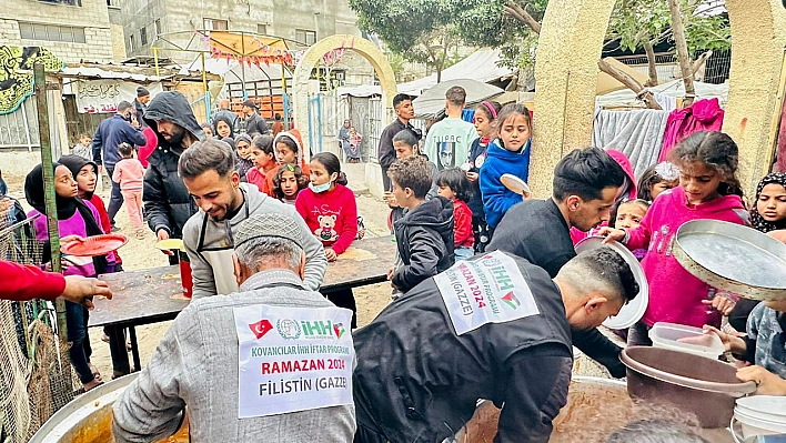 İHH Elazığ Şubesinde Yetimler İçin İftar Programı