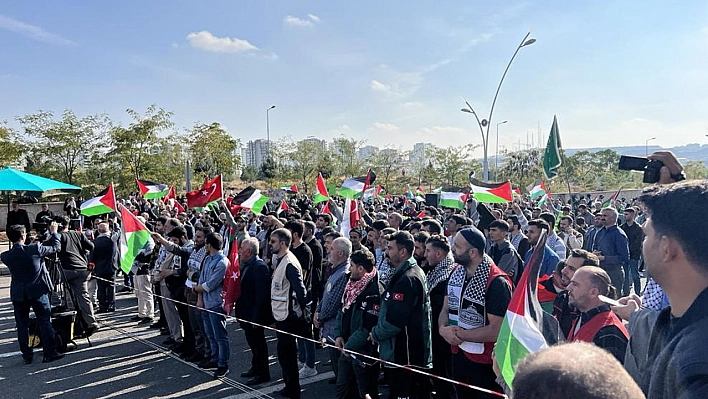 İHH'nın Özgürlük Konvoyu Yola Çıktı