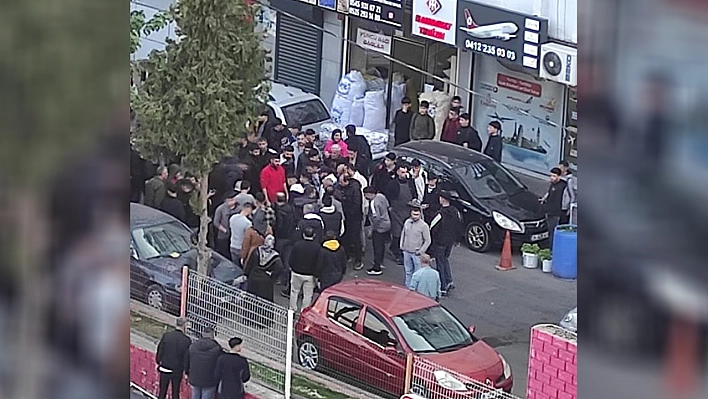 İki gence yürürken silahlı saldırı