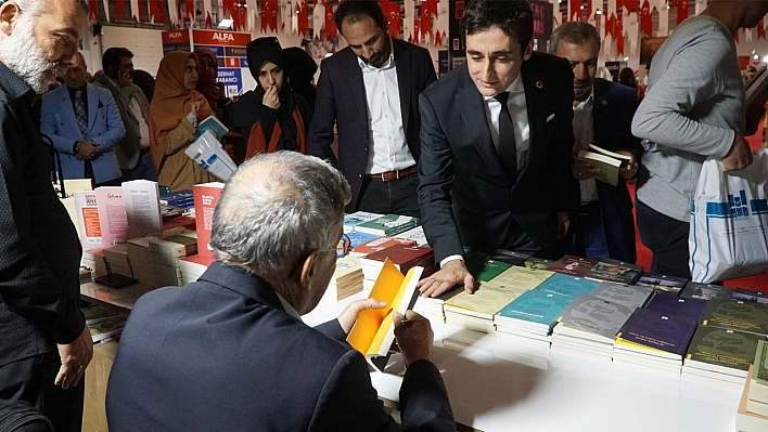 İl Başkanı Akın'dan Kitap Fuarına Ziyaret