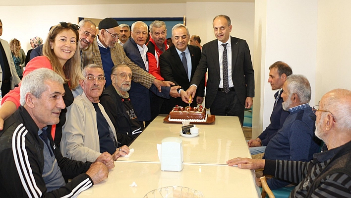 Elazığ İl Sağlık Müdürü Dr. Emrah Gecekuşu, Huzurevi sakinleriyle buluştu