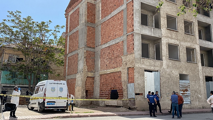 İnşaatta erkek cesedi bulundu
