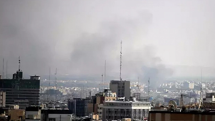 İran, İsrail'e balistik füzeler fırlattı! Tel Aviv ve Kudüs'te sirenler çalıyor