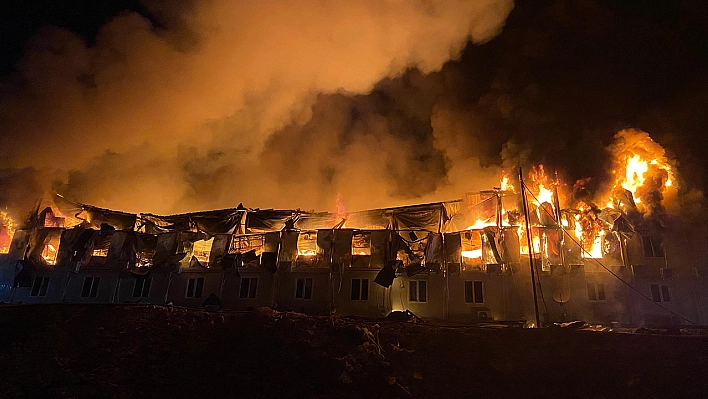 İşçilerin Kaldığı Konteyner Yatakhane Alevlere Teslim Oldu