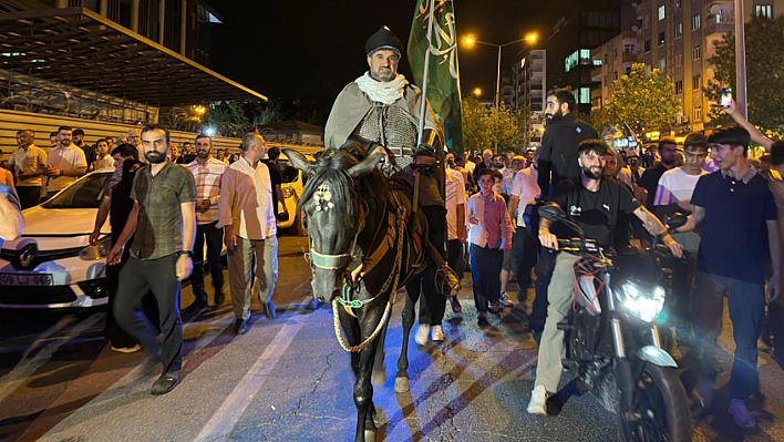 İsrail'i Protesto Sonrası Kahve Zincirine Taşlı Saldırı