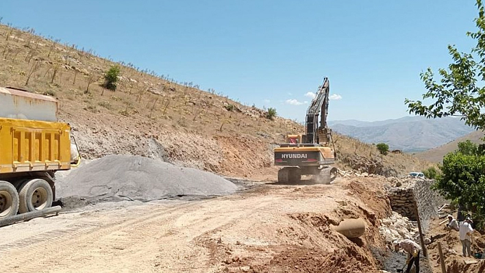 İstinat Duvarı Çalışmaları Devam Ediyor