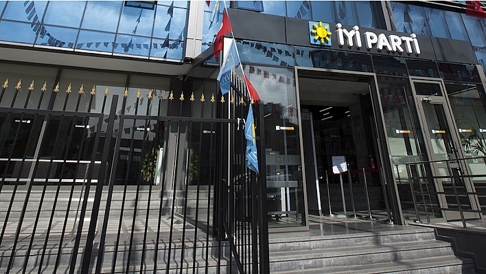İYİ Parti Bitiyor mu?