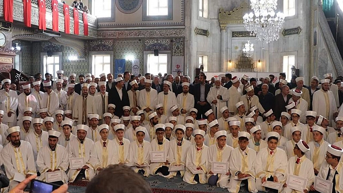 İzzetpaşa Camii'nde hafızlık icazet merasimi yapıldı