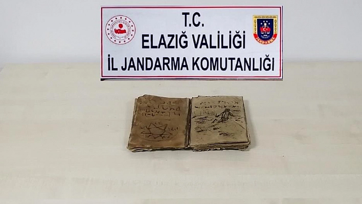 Elazığ'da Jandarma Alıcı Kılığına Girdi, Roma Döneminden Kalma Kitap Ele Geçirildi