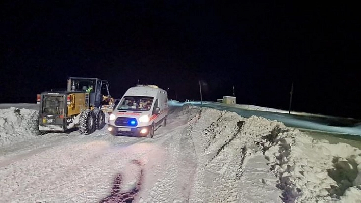 Jandarma ekipleri hasta kurtarmaya devam ediyor