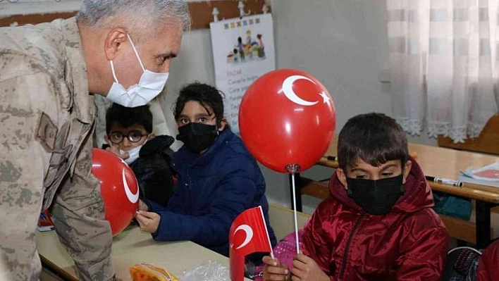 Jandarma Ekipleri Öğrencilerle Bir Araya Geldi