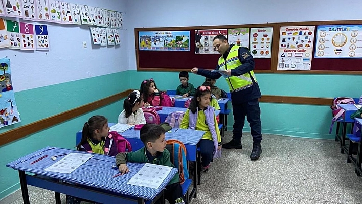 Jandarma ekiplerinden öğrencilere trafik semineri