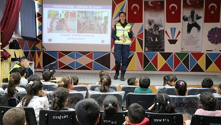 Jandarma, Öğrencilere Trafik Güvenliği Eğitimi Verdi