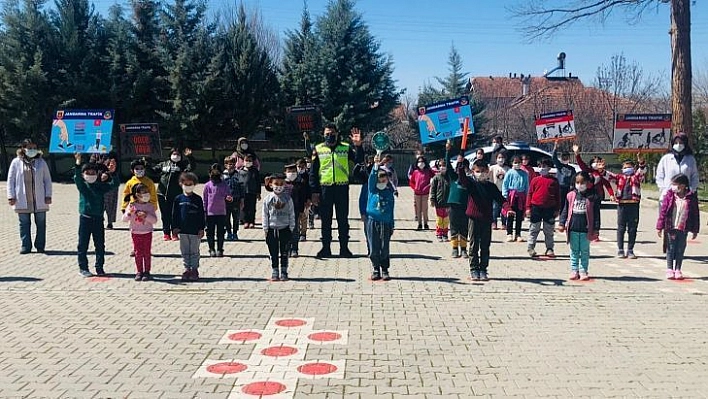 Jandarmadan 'Yayalar Kırmızı Çizgimiz' Uygulaması